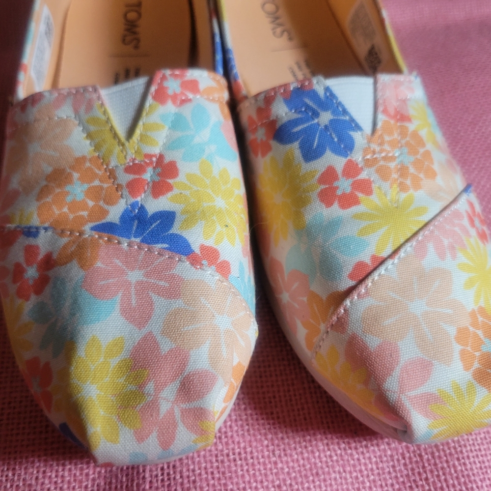 Toms Floral Flower Power Shoes 5.5 - Picture 4 of 7